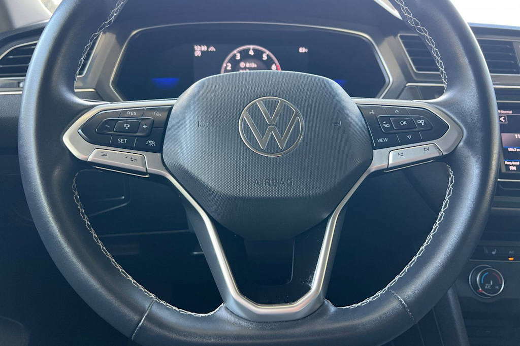 Thumbnail: 2022 Volkswagen Tiguan - 30