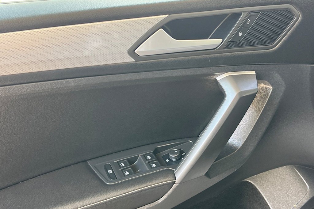 Thumbnail: 2022 Volkswagen Tiguan - 22
