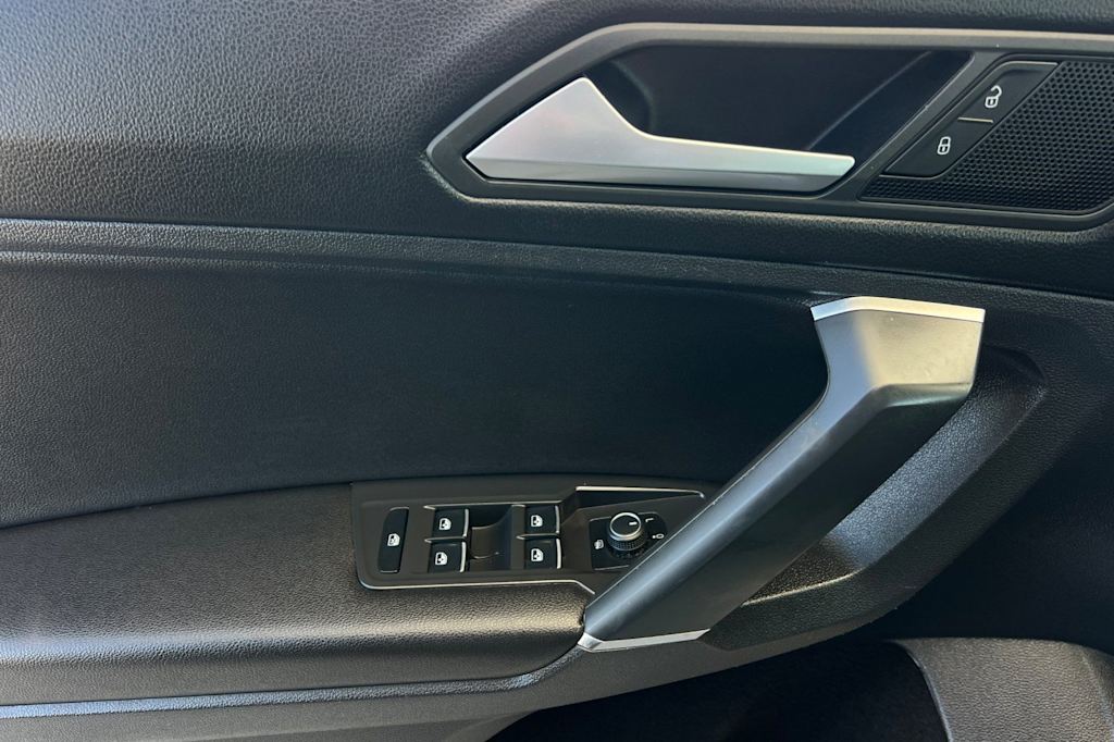Thumbnail: 2020 Volkswagen Tiguan - 23