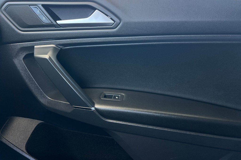 Thumbnail: 2020 Volkswagen Tiguan - 26