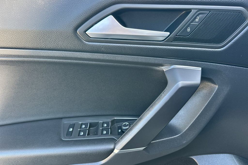 Thumbnail: 2020 Volkswagen Tiguan - 22