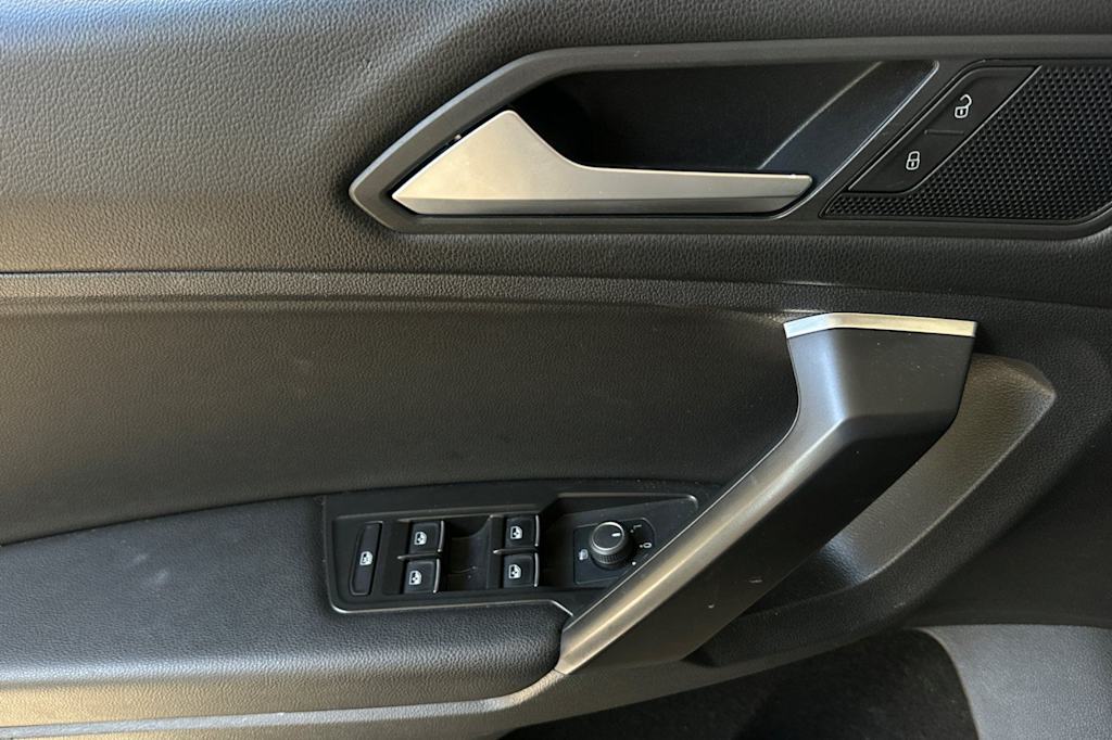 Thumbnail: 2021 Volkswagen Tiguan - 21
