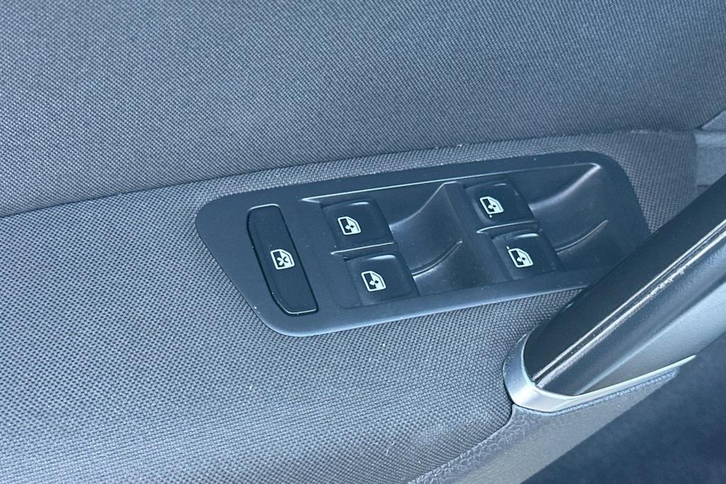 Thumbnail: 2019 Volkswagen Golf - 19