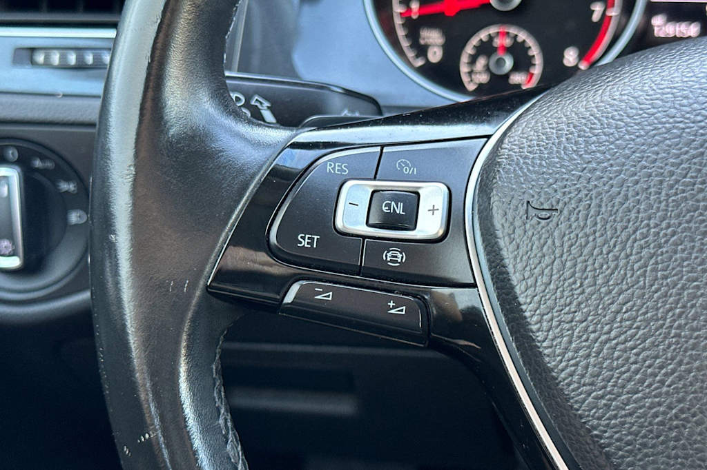 Thumbnail: 2019 Volkswagen Golf - 31