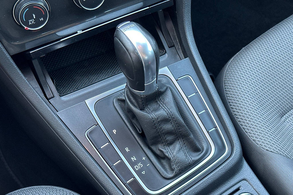 Thumbnail: 2019 Volkswagen Golf - 16