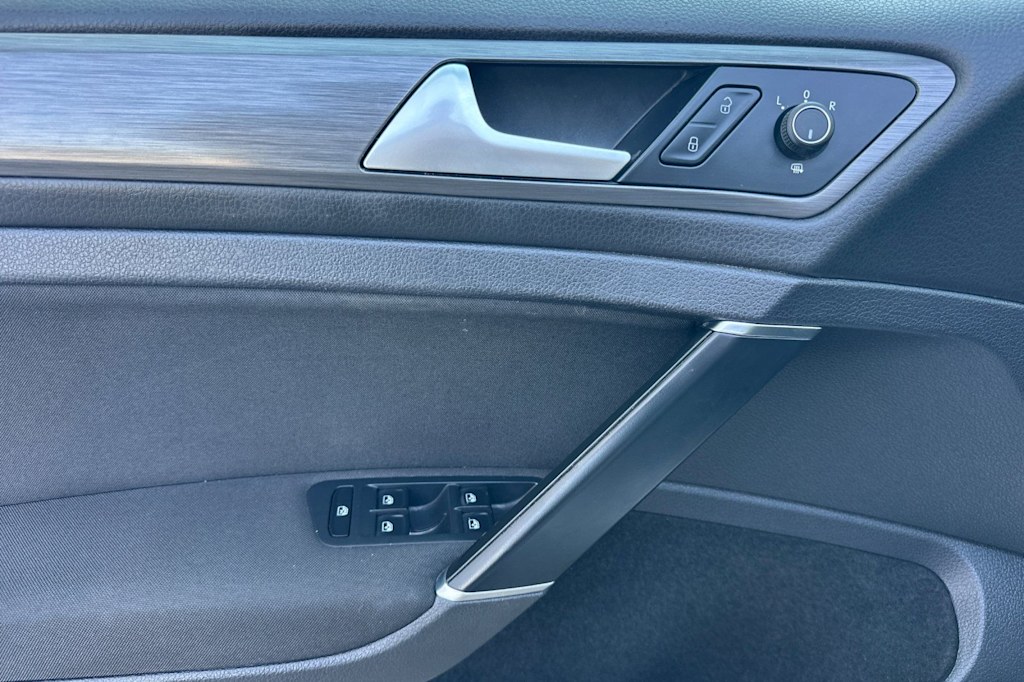 Thumbnail: 2019 Volkswagen Golf - 24