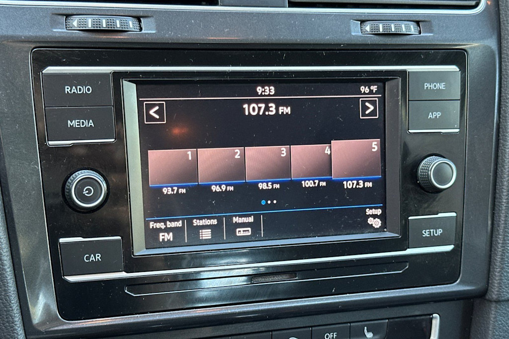 Thumbnail: 2019 Volkswagen Golf - 15