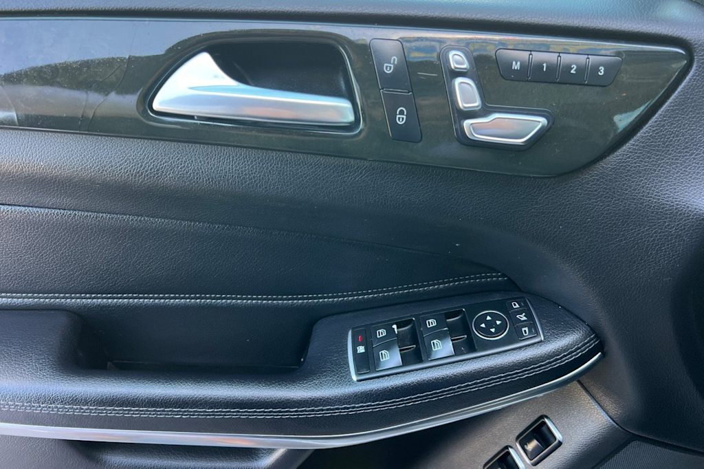 Thumbnail: 2018 Mercedes-Benz GLS - 21