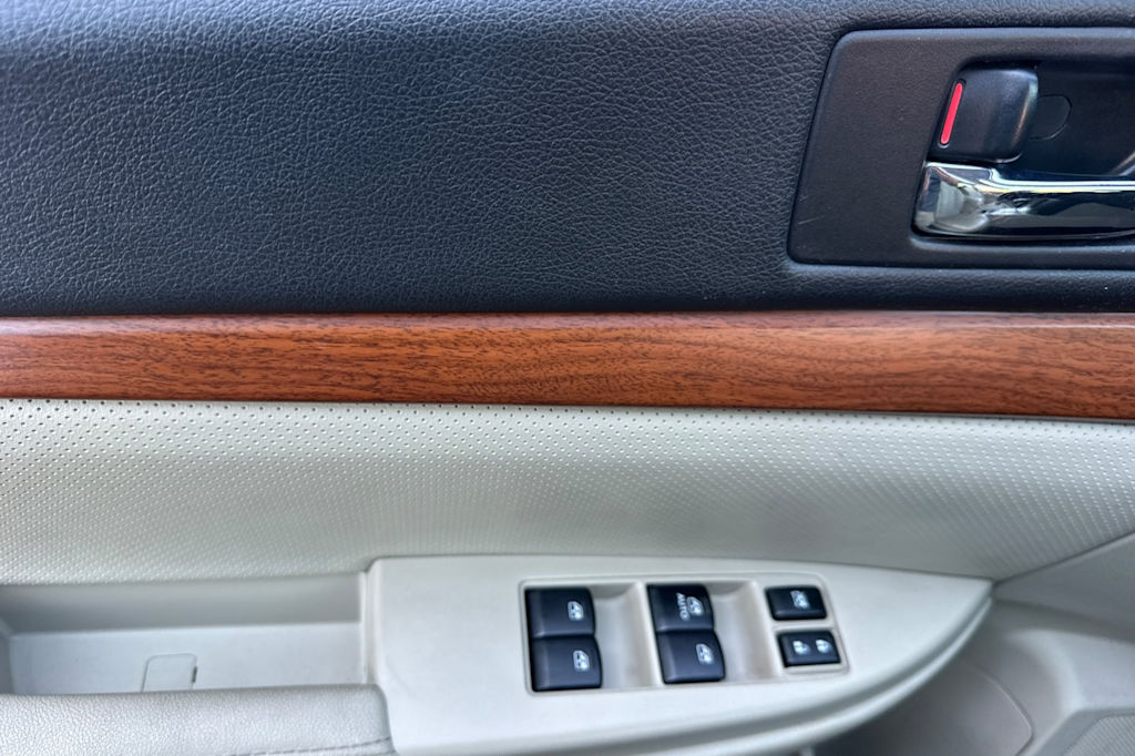2014 Subaru Outback Limited 23