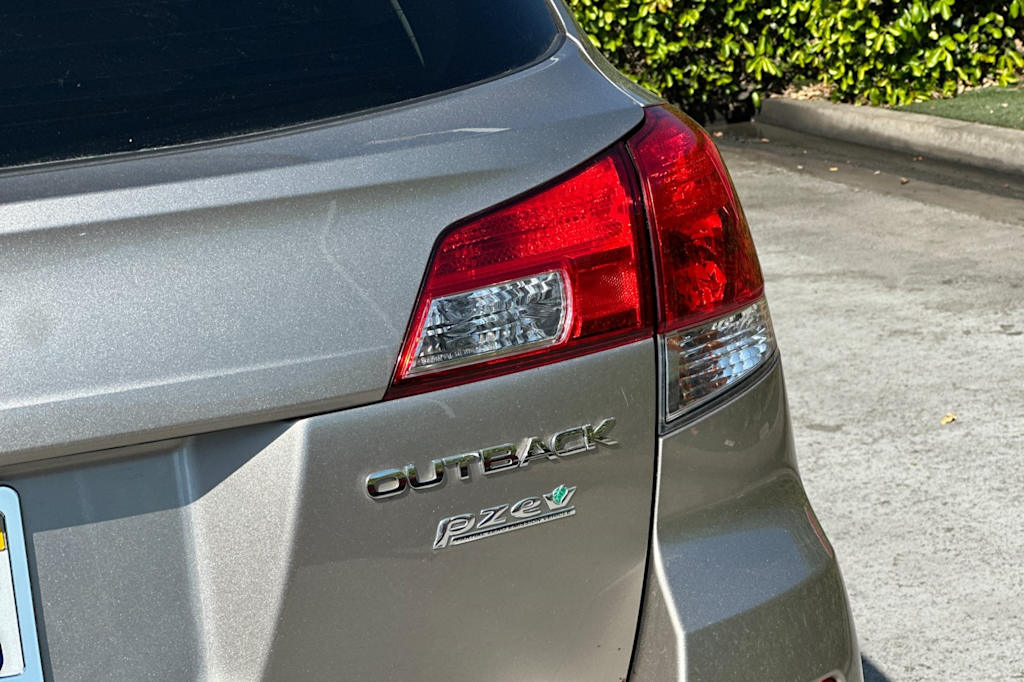 2014 Subaru Outback Limited 22