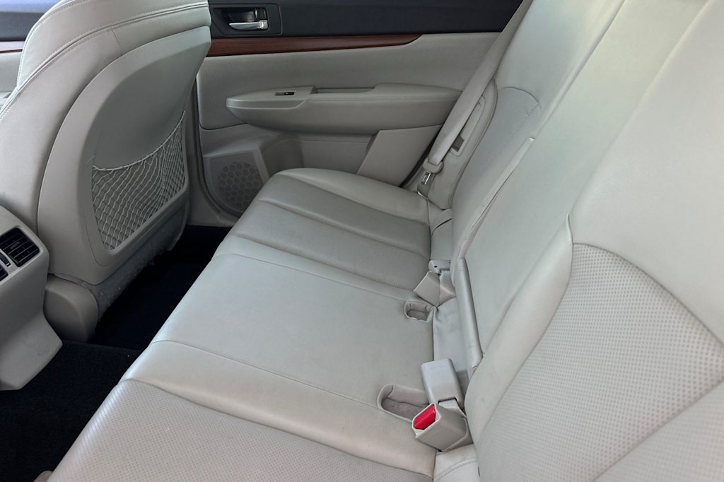 2014 Subaru Outback Limited 11