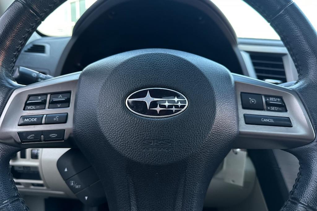 2014 Subaru Outback Limited 27