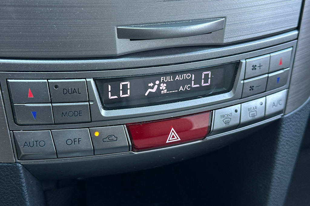 2014 Subaru Outback Limited 26