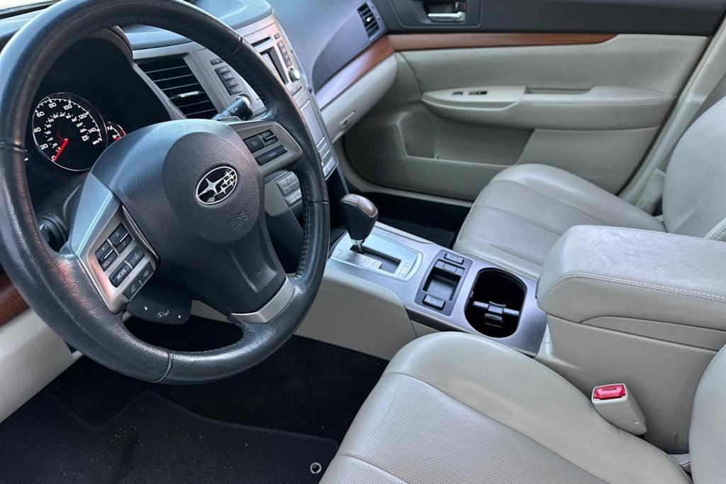 2014 Subaru Outback Limited 9