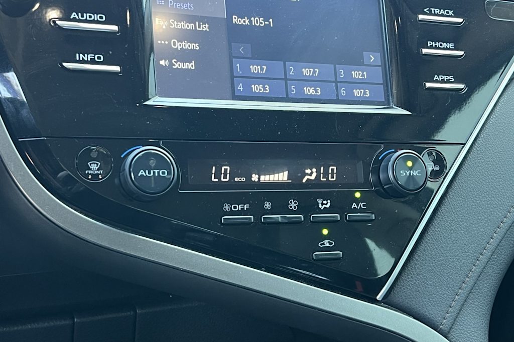 2018 Toyota Camry XLE 26