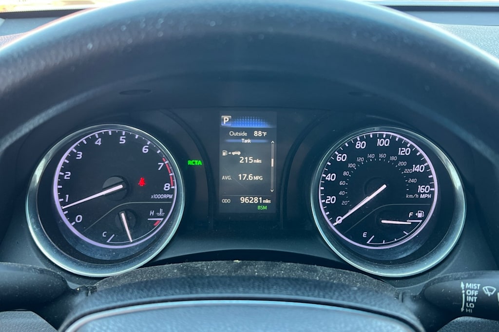 Thumbnail: 2018 Toyota Camry - 16