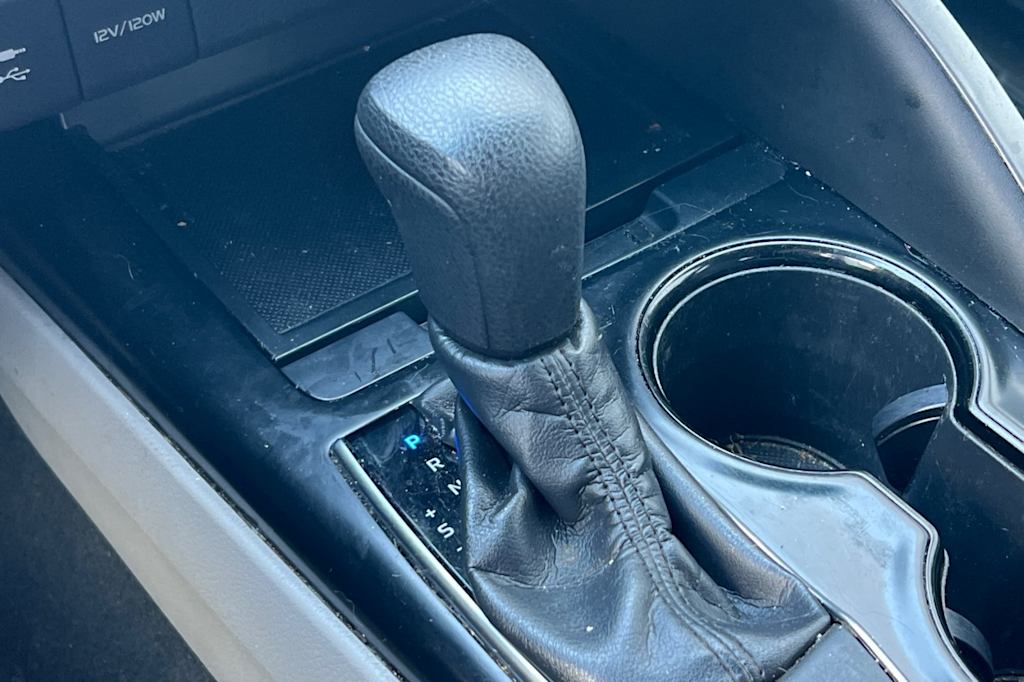 Thumbnail: 2018 Toyota Camry - 15