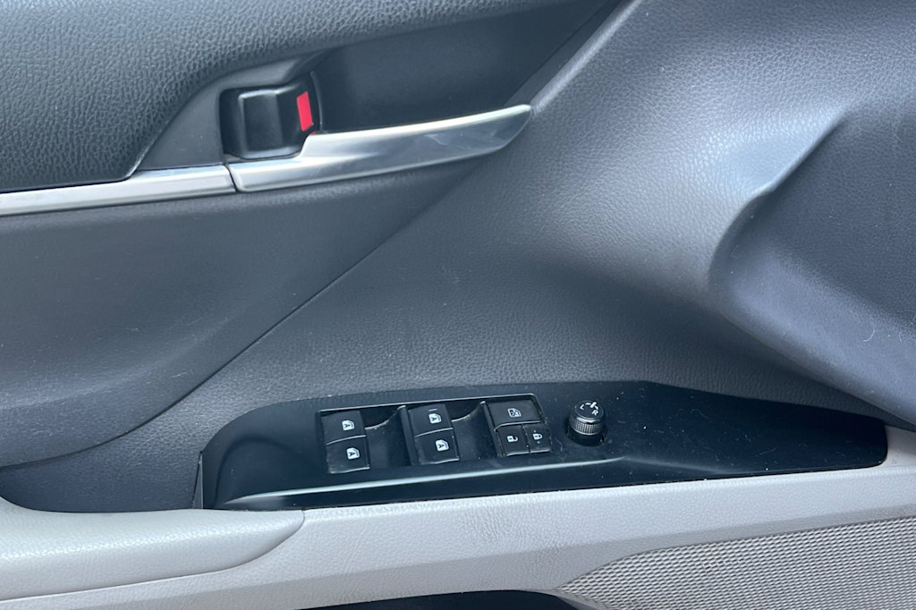 Thumbnail: 2018 Toyota Camry - 23