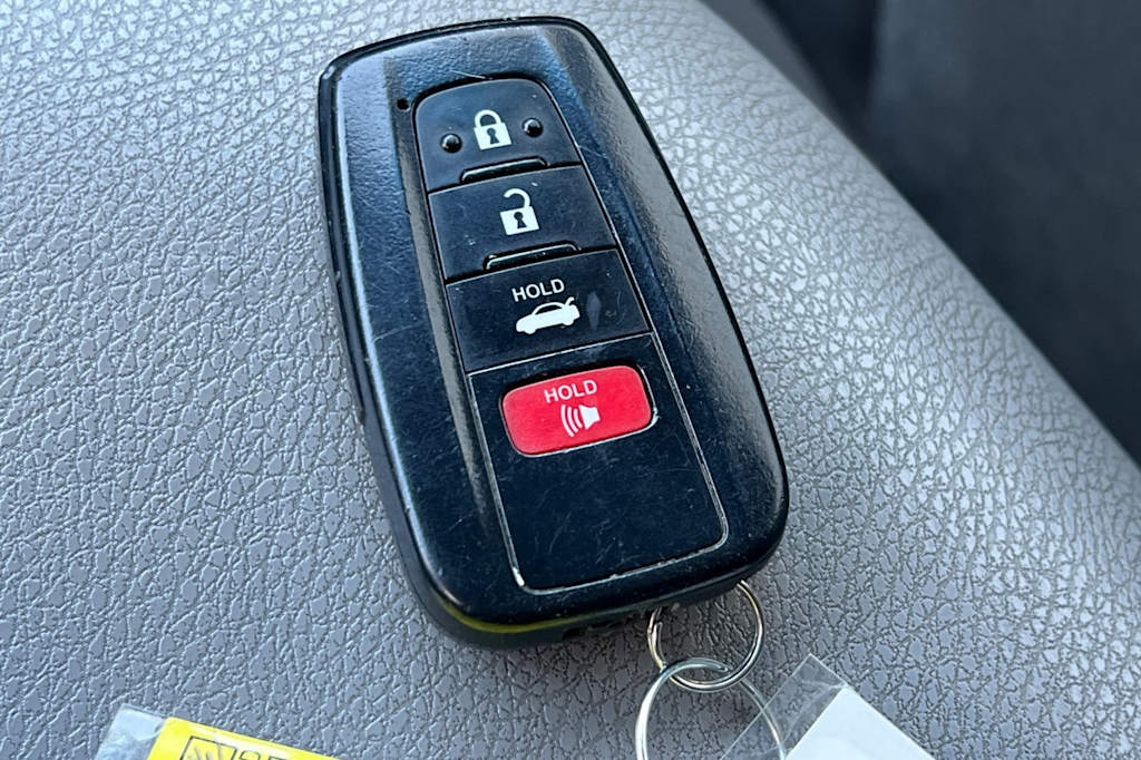 Thumbnail: 2018 Toyota Camry - 17