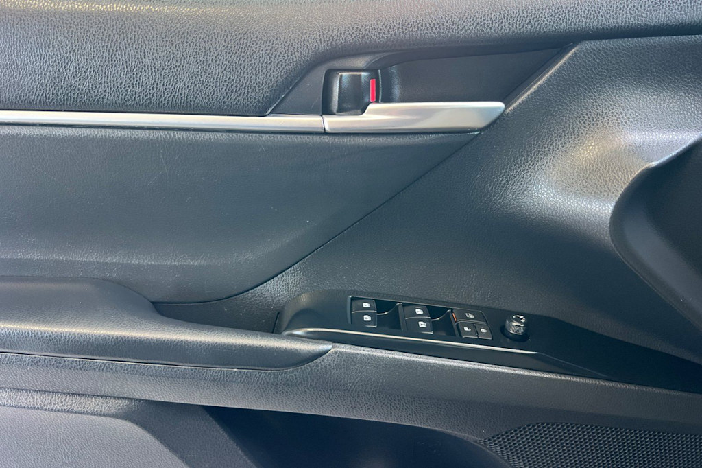 Thumbnail: 2019 Toyota Camry - 21