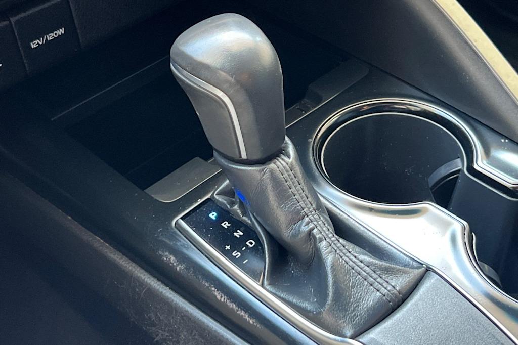Thumbnail: 2019 Toyota Camry - 15