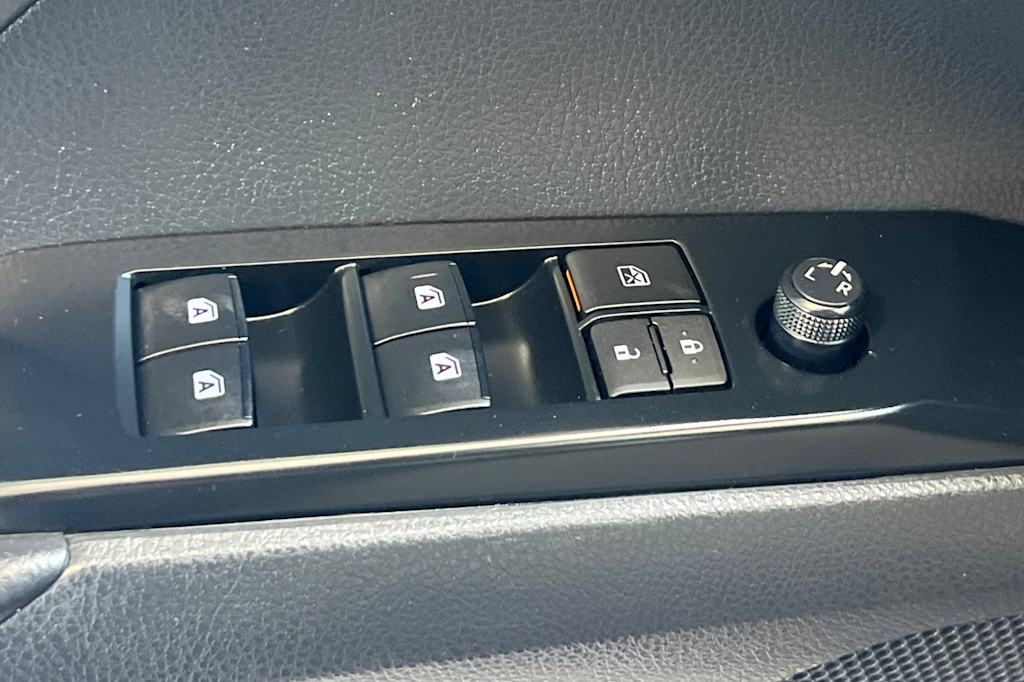 Thumbnail: 2019 Toyota Camry - 22