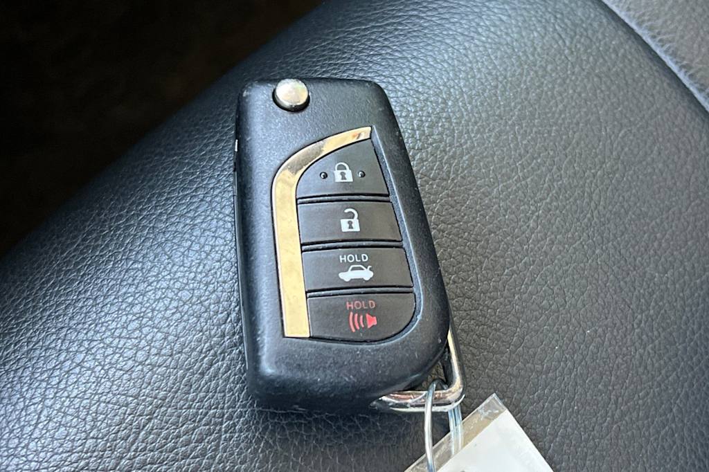 Thumbnail: 2019 Toyota Camry - 16