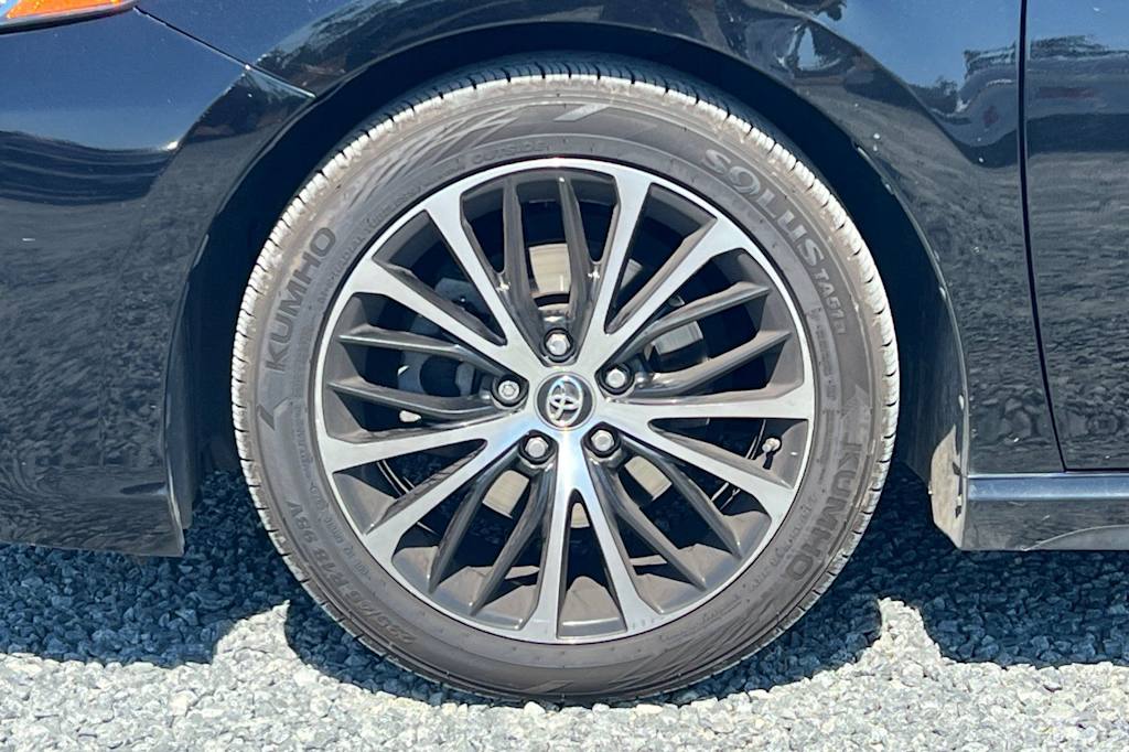 Thumbnail: 2019 Toyota Camry - 8