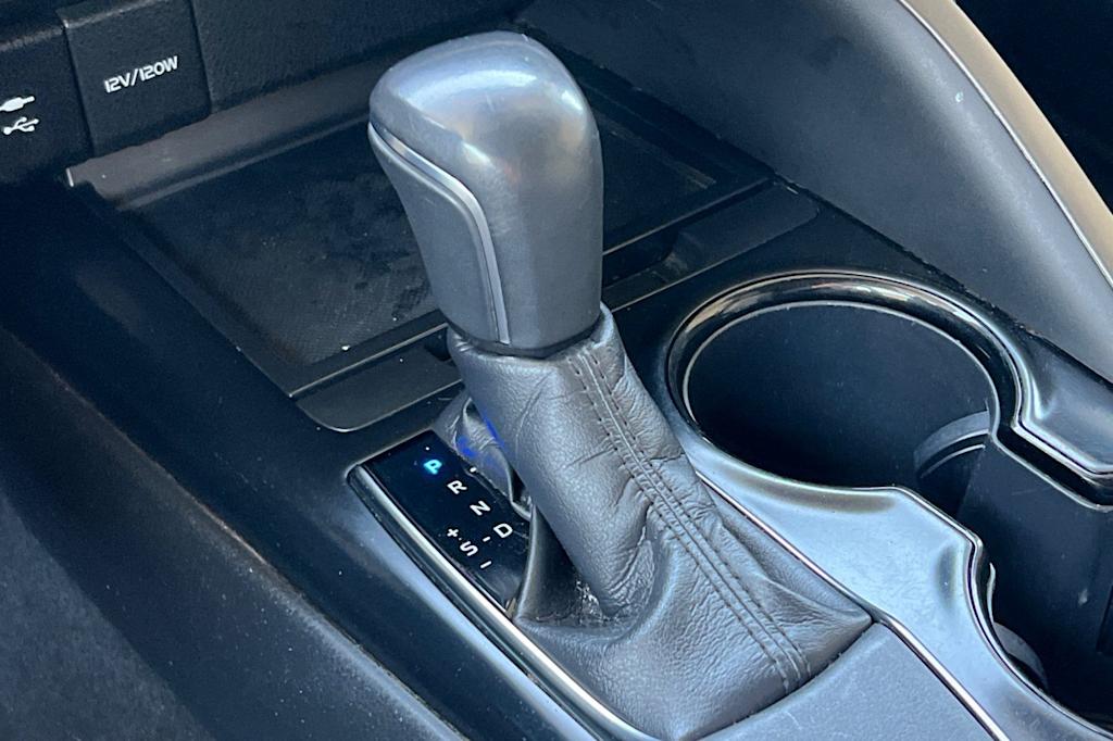 Thumbnail: 2019 Toyota Camry - 14