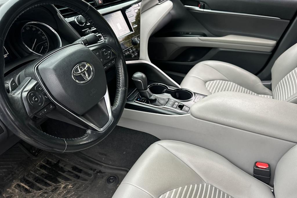 2019 Toyota Camry SE 9