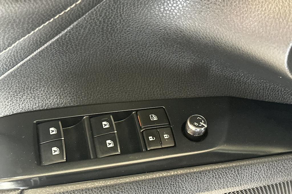 Thumbnail: 2018 Toyota Camry - 24