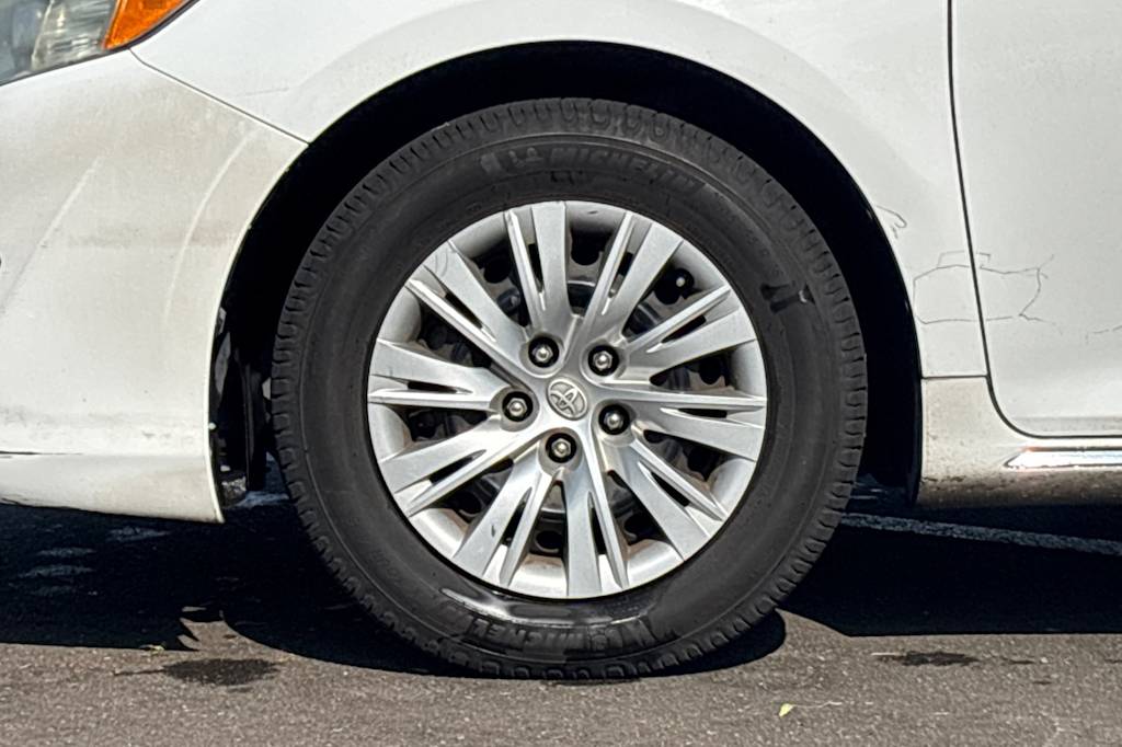 Thumbnail: 2012 Toyota Camry - 8