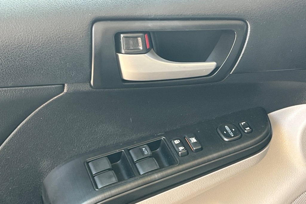 Thumbnail: 2014 Toyota Camry - 22