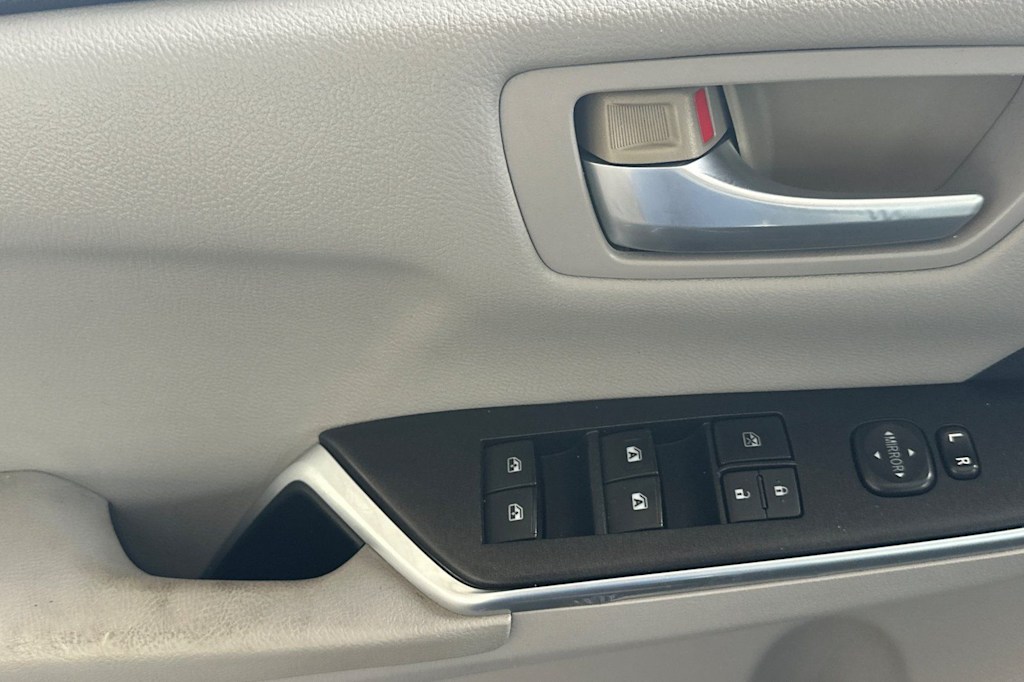 Thumbnail: 2016 Toyota Camry - 21