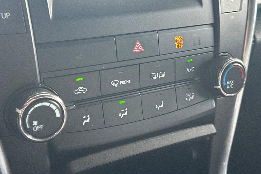 Thumbnail: 2016 Toyota Camry - 25