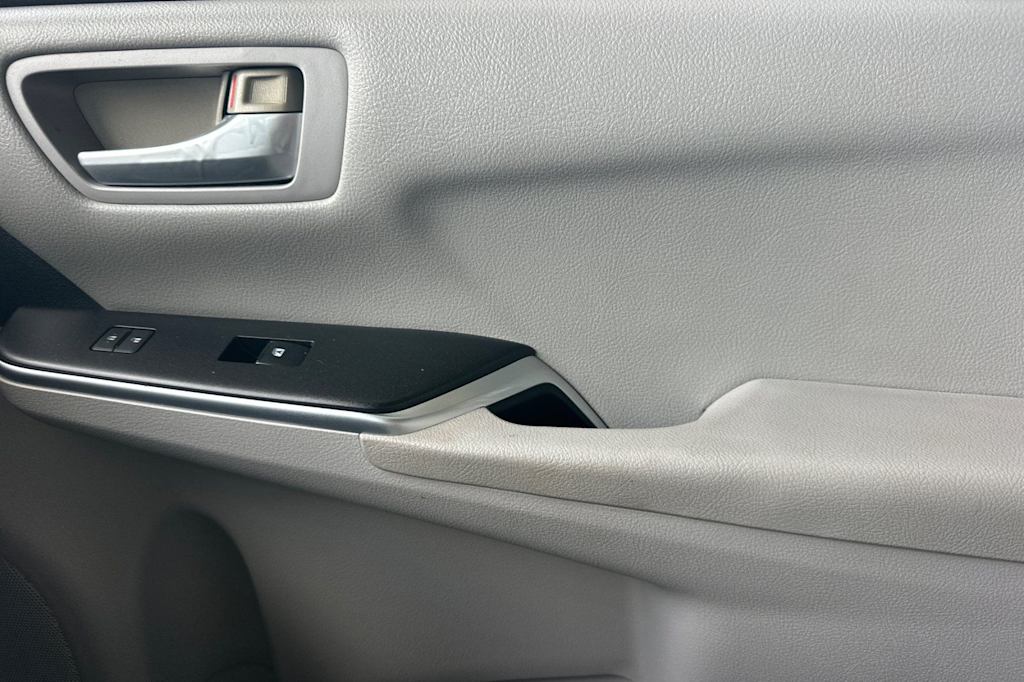 Thumbnail: 2016 Toyota Camry - 23