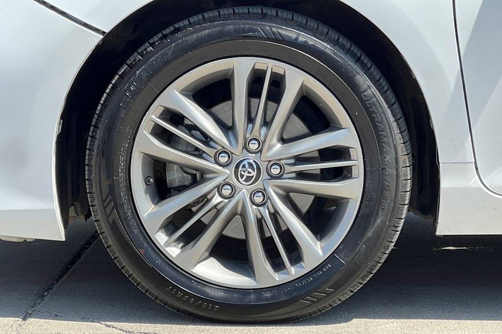 Thumbnail: 2015 Toyota Camry - 8
