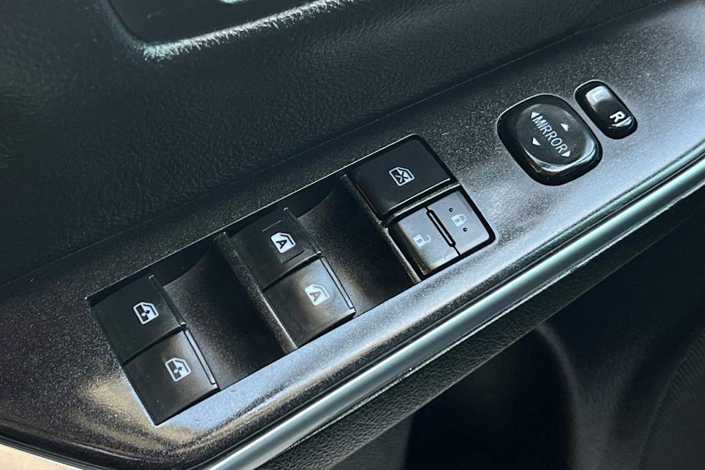 Thumbnail: 2015 Toyota Camry - 23