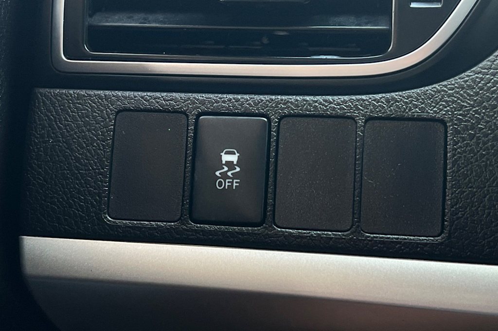 Thumbnail: 2015 Toyota Camry - 31