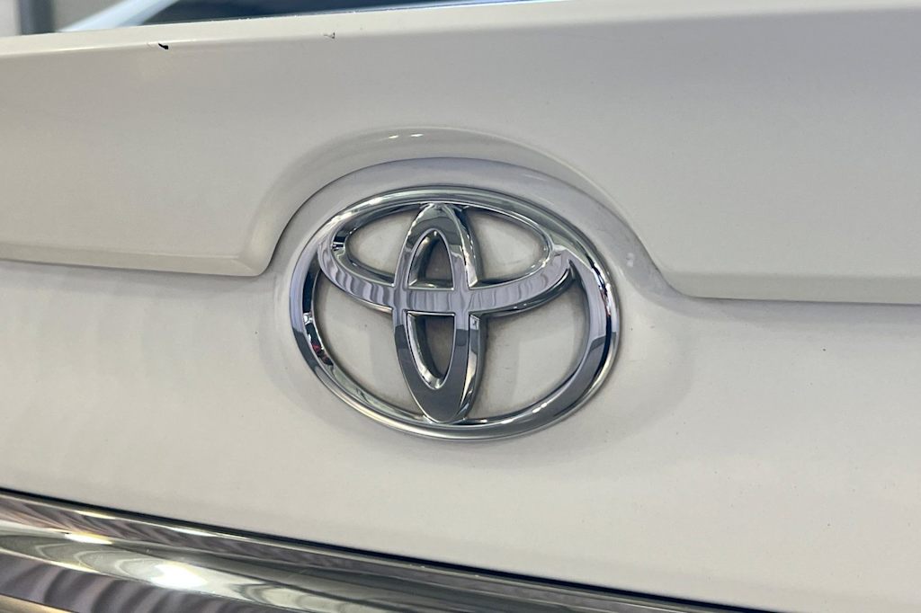 Thumbnail: 2015 Toyota Camry - 7
