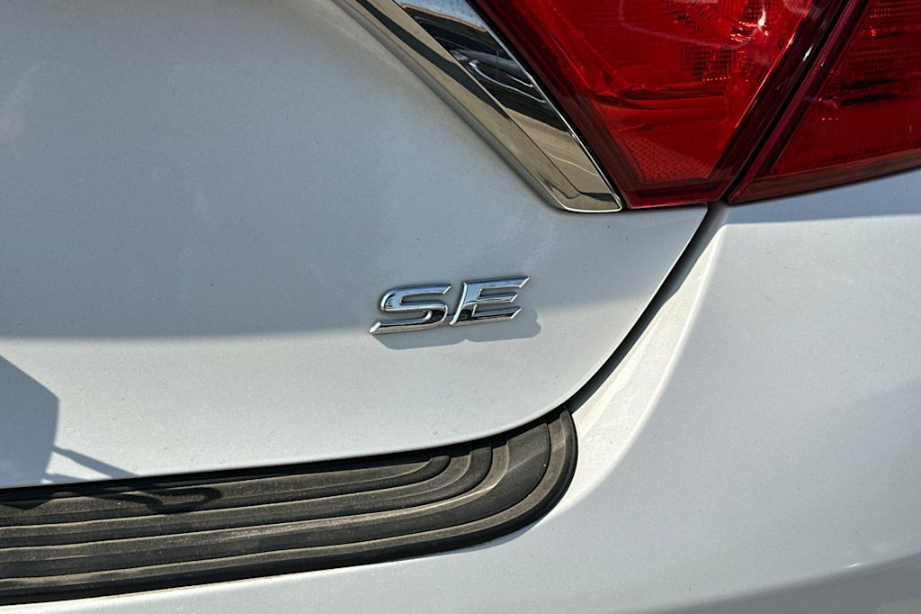 Thumbnail: 2016 Toyota Camry - 7