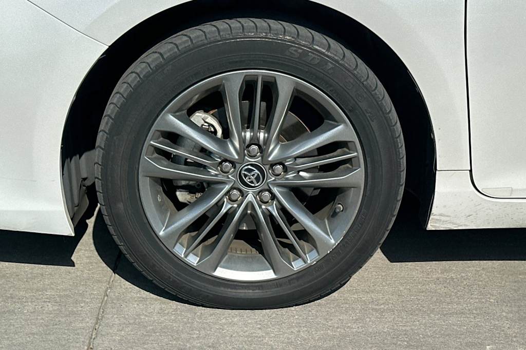 Thumbnail: 2016 Toyota Camry - 8