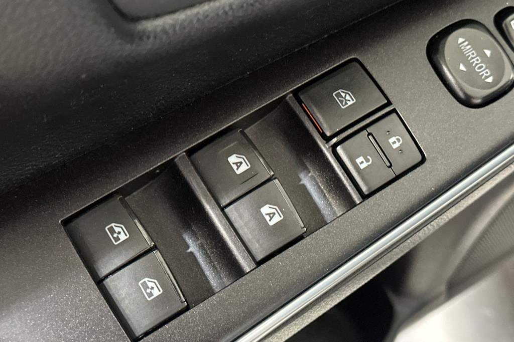 Thumbnail: 2016 Toyota Camry - 23