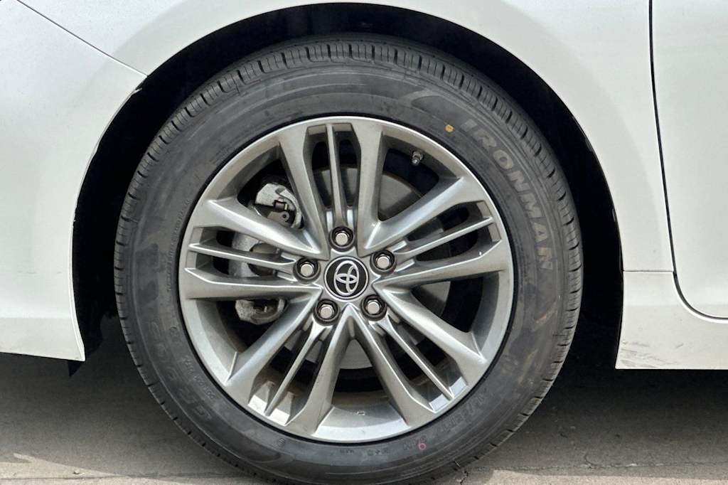 Thumbnail: 2016 Toyota Camry - 8