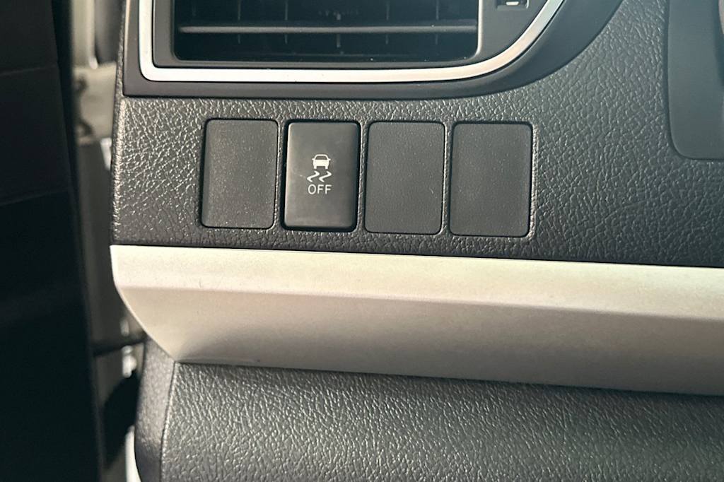 Thumbnail: 2016 Toyota Camry - 31