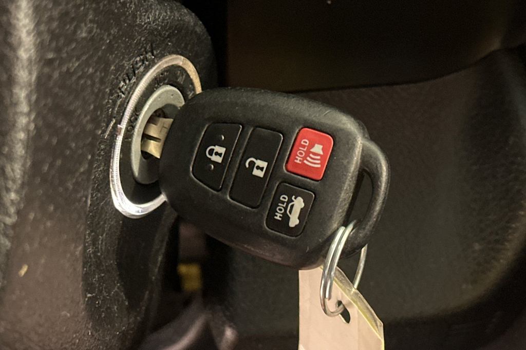 Thumbnail: 2016 Toyota Camry - 17