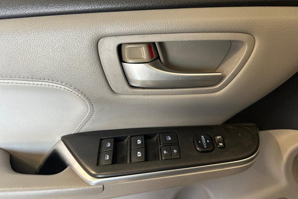 Thumbnail: 2015 Toyota Camry - 21