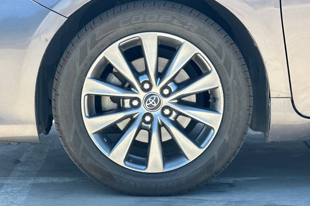 Thumbnail: 2015 Toyota Camry - 8