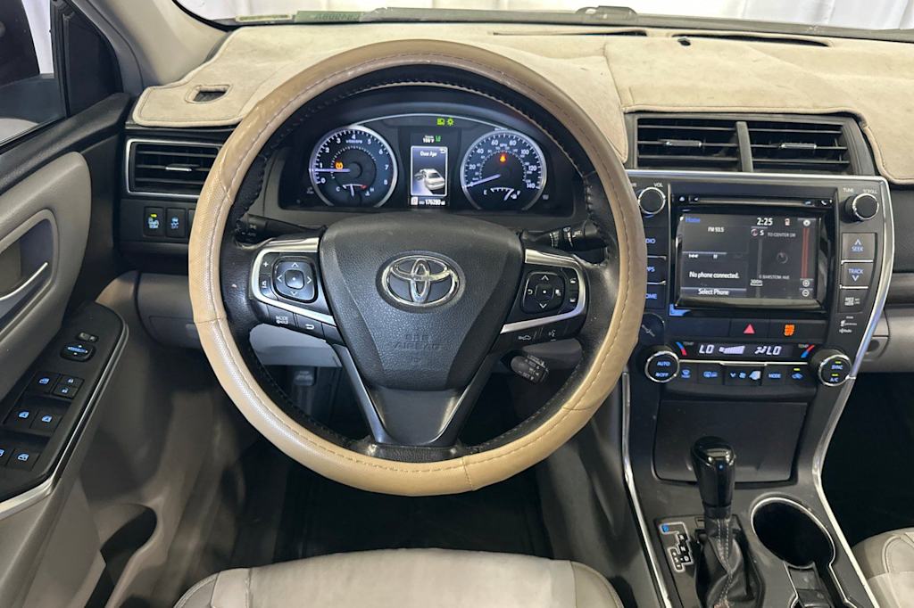 Thumbnail: 2015 Toyota Camry - 11