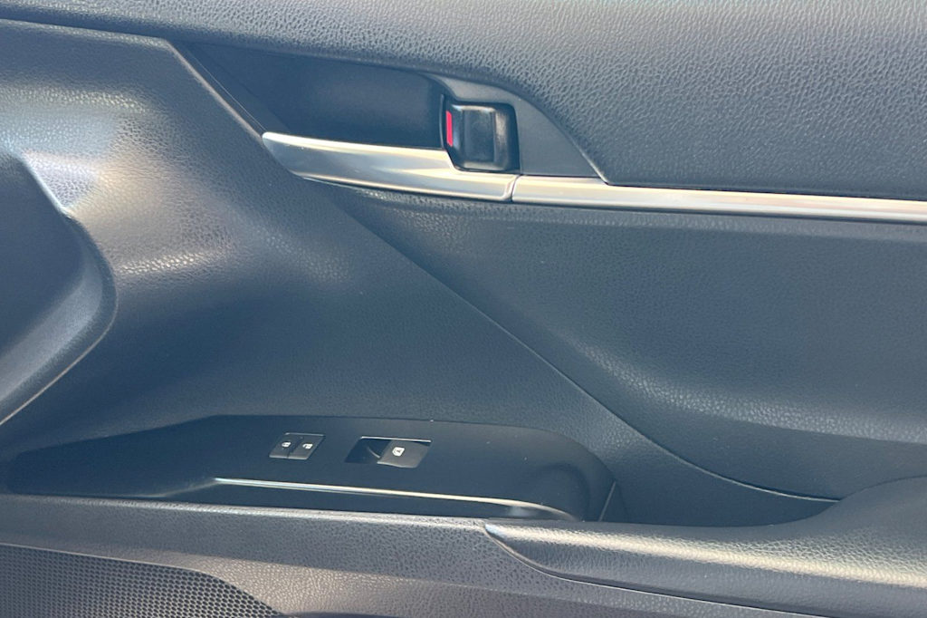 Thumbnail: 2020 Toyota Camry - 25